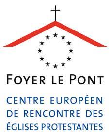 Logo Foyer Le Pont : toit rouge surmonté d'une croix, cercle de 12 étoiles et nom avec sous-titre européen